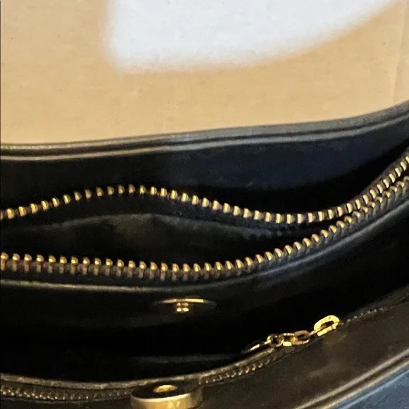 Coach Vintage Elegant Black Leather Shoulder Bag - Picture 4 of 16